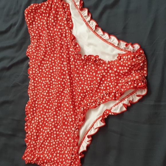 Shein red polka dot 2 piece swim suit - Picture 3 of 9